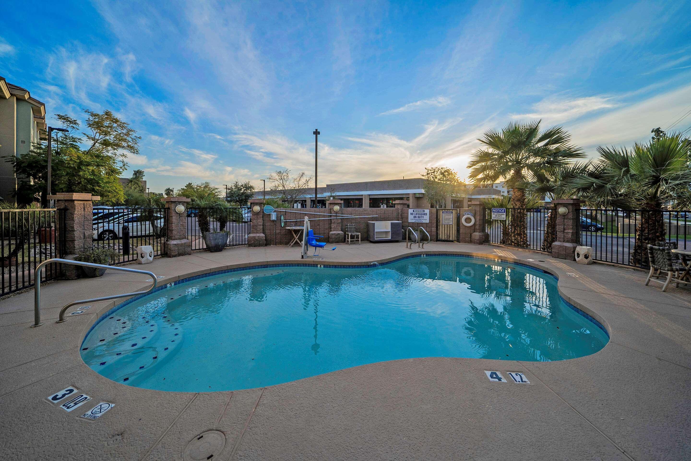 La Quinta Inn & Suites By Wyndham Tempe University, Phoenix Экстерьер фото